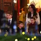 Natal Keluarga Kerajaan Inggris, Kate Middleton bersama Pangeran William dan ketiga anak mereka saat menghadiri Kebaktian Carol "Bersama Saat Natal" di Westminster Abbey di London pada 8 Desember 2023. (Dok: AFP)