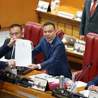 Menteri Hukum dan HAM Yasonna Laoly dan Wakil Ketua DPR Sufmi Dasco Ahmad saat rapat paripurna DPR dalam pengesahan UU KUHP (instagram: yasonna.laoly).