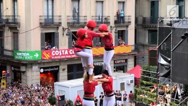Warga Barcelona begitu antusias merayakan festival La Merce. Mereka mengikuti kompetisi menara manusia yang telah ada sejak abad 18.