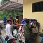 Pedagang penjual mainan dan makanan diperiksa polisi, dalam kasus dugaan ketacunan massal pelajar SD di Sukabumi (Liputan6 com/Fira Syahrin).