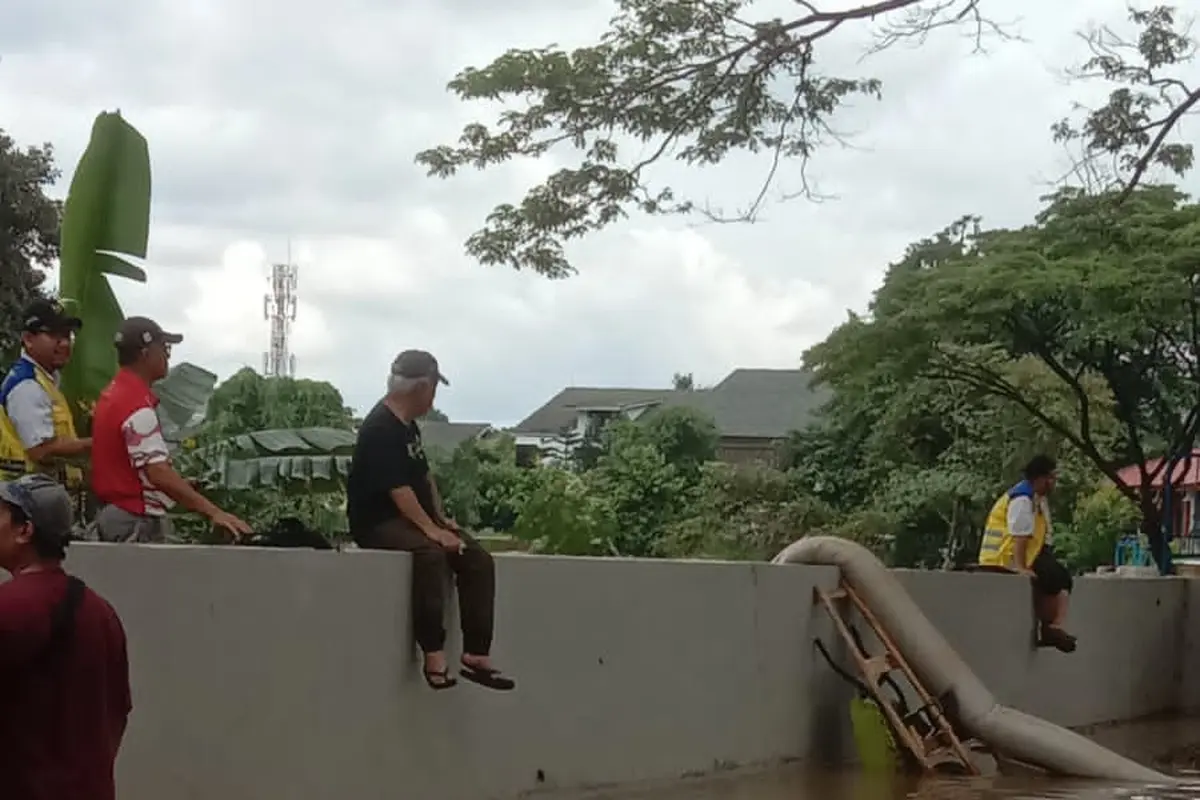 Banjir hebat yang melanda Bekasi, Jawa Barat juga melanda rumah mantan Menteri Pekerjaan Umum dan Perumahan Rakyat (PUPR), Basuki Hadimuljono.