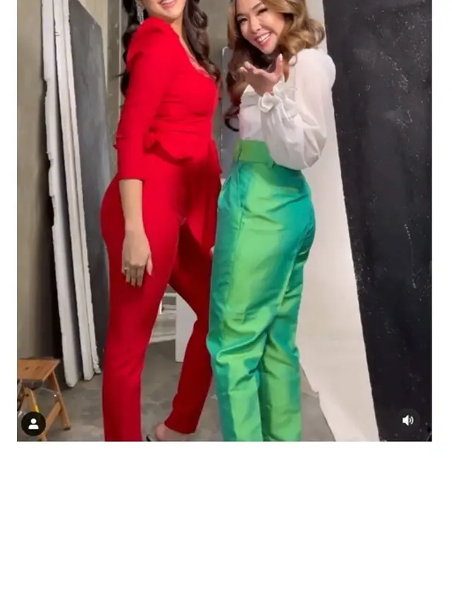 7 Gaya Anya Geraldine dan Gisella Anastasia saat Pemotretan, Kompak Banget