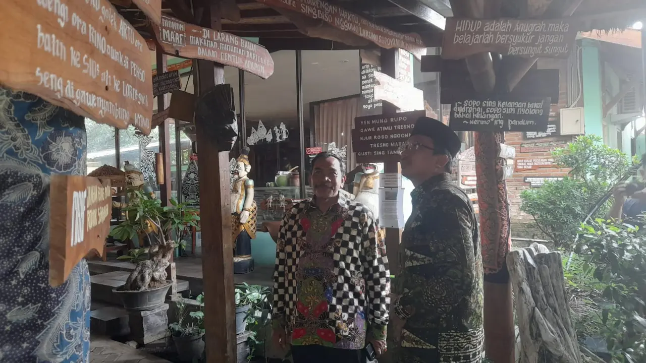 Bupati Sidoarjo Ahmad Mudlor Ali  ikut hadir dalam acara penganugerahaan sertifikat rekor MURI Resto dan Kafe Joglo RSS. (Istimewa)