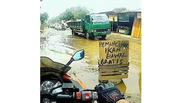 6 Tulisan di Jalan Berlubang Ini Nyeleneh Banget, Kocak