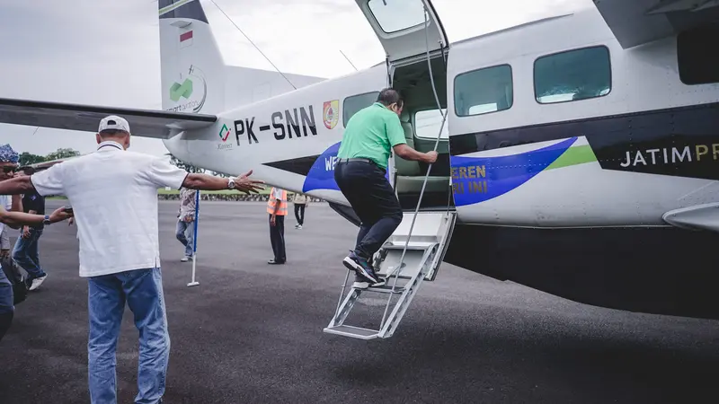 Bupati mencoba konsep wisata aviasi  dengan menggunakan pesawat Cessna Caravan dari Bandara Notohadinegoro Jember (Istimewa)