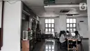 Suasana foodcourt atau kantin di Terminal Rawamangun, Jakarta, Senin (20/7/2020). Revitalisasi Terminal Rawamangun diharapkan dapat selaras dengan program Pemprov DKI Jakarta untuk mengintegrasikan antarmoda transportasi. (merdeka.com/Iqbal S Nugroho)