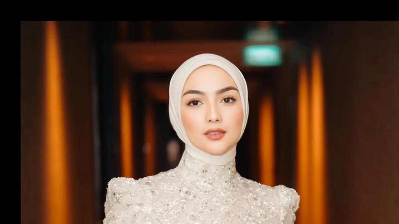 6 Inspirasi Clean Hijab Outfit ala Citra Kirana, Elegan untuk Pesta hingga Hangout