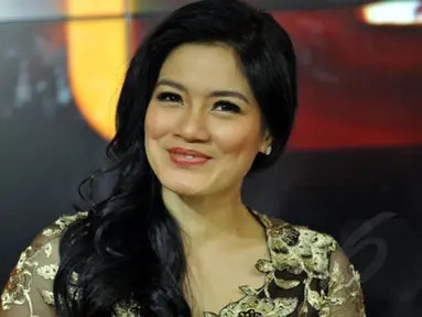 Aktris cantik Titi Kamal saat ditemui di Grand Indonesia Shopping Town, Jakarta, Jumat (16/01/2015). (Liputan6.com/Panji Diksana)