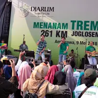 Grup vokal Ran memeriahkan acara penanaman pohon. (Ruswanto/Bintang.com)