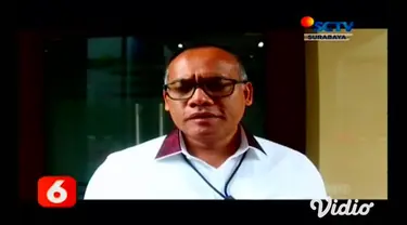 Awkarin memenuhi panggilan Polda Jawa Timur Kamis (5/3) pagi. Ia dipanggil sebagai saksi terkait kasus pembobolan kartu kredit travel online.