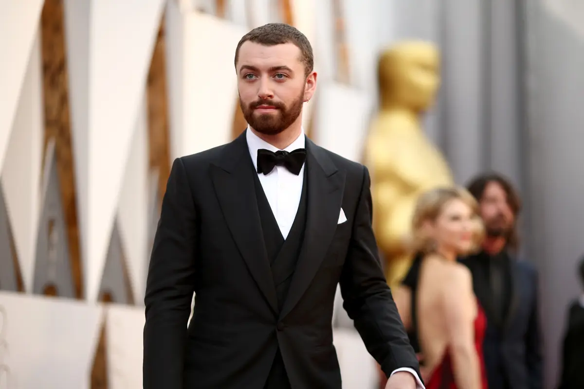 [Bintang] Sam Smith Pamer Pacar Baru Seorang Model Terkenal