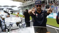 Pebalap Red Bull, Daniel Ricciardo berada pada peringkat keempat klasemen sementara F1 dengan torehan 192 poin. (AP/Eric To)