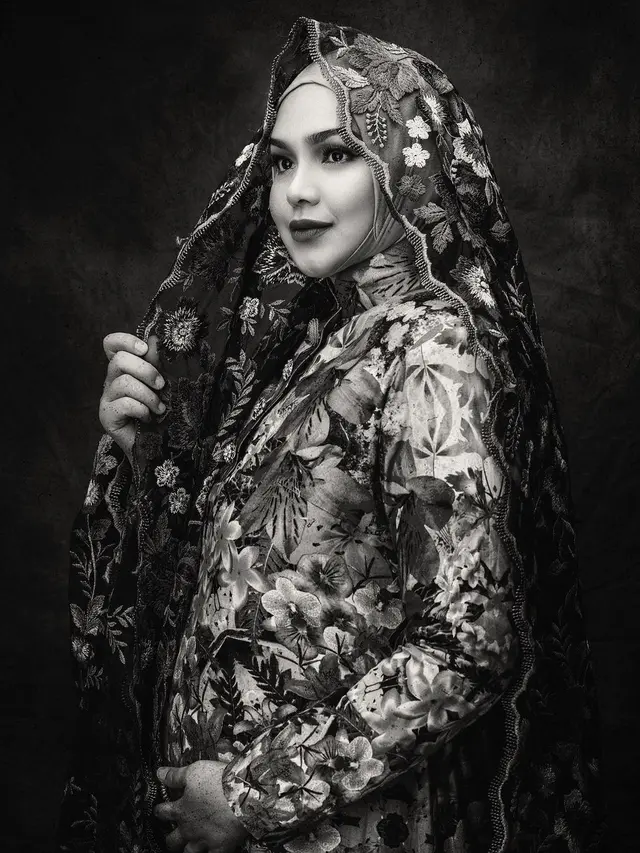 Hamil Anak Kedua di Usia 41 Tahun, Ini 6 Potret Siti Nurhaliza Pamer Baby Bump