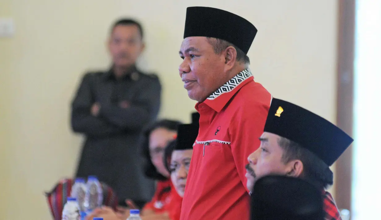 Calon Kepala Daerah dan Wakil Kepala Daerah yang diusung PDI P saat mengikuti Sekolah partai angkatan ke-6, Depok, Minggu (28/1). Sebanyak 88 bakal calon Kepala Daerah dan Wakil Kepala Daerah mengikuti sekolah tersebut. (Liputan6.com/Herman Zakharia)