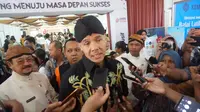 Gubernur Jawa Tengah Ganjar Pranowo saat menghadiri bursa kerja di Graha Wisata Niaga Solo, Kamis (5/12).(Liputan6.com/Fajar Abrori)