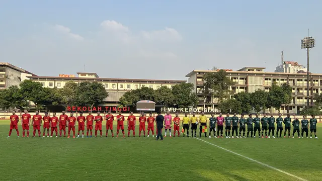Tim sepak bola asal Kota Kinabalu, Sabah, Malaysia, menjalani partai persahabatan internasional melawan Inkracht Sakti FC di PTIK Sport Stadium, Jakarta Selatan, Sabtu (11/7/2026).