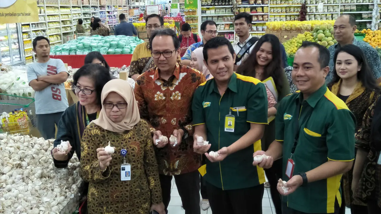 Direktur Jenderal Perdagangan Dalam Negeri, Tjahya Widayanti akan melaksanakan pemantauan harga di ritel modern Giant Bintaro.