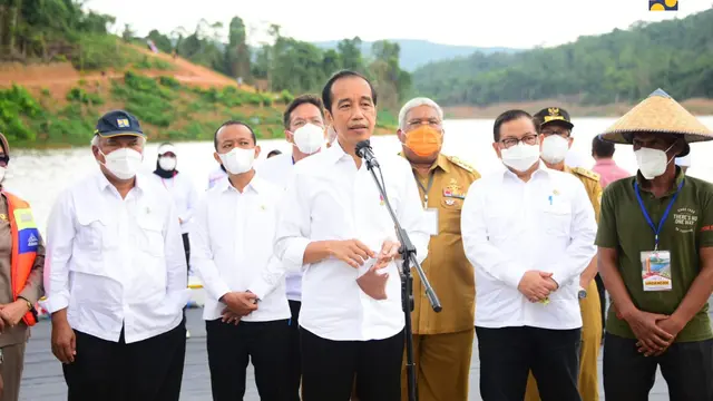 Presiden Jokowi meresmikan Bendungan Ladongi di Kabupaten Kolaka Timur, Provinsi Sulawesi Tenggara, Selasa (28/12/2021).