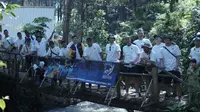 Kegiatan team building yang dilakukan tim basket Prawira Bandung di Pengalengan, Bandung. (Bola.com/Erwin Snaz)