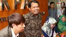 Ketua KPAI, Susanto (kedua kiri) bersama Komisioner dan Kuasa Hukum Panitia Acara 'Untukmu Indonesia' Hendry Indraguna (kiri) menyampaikan keterangan terkait kasus “Sembako Maut” di Jakarta, Jumat (4/5). (Liputan6.com/Immanuel Antonius)