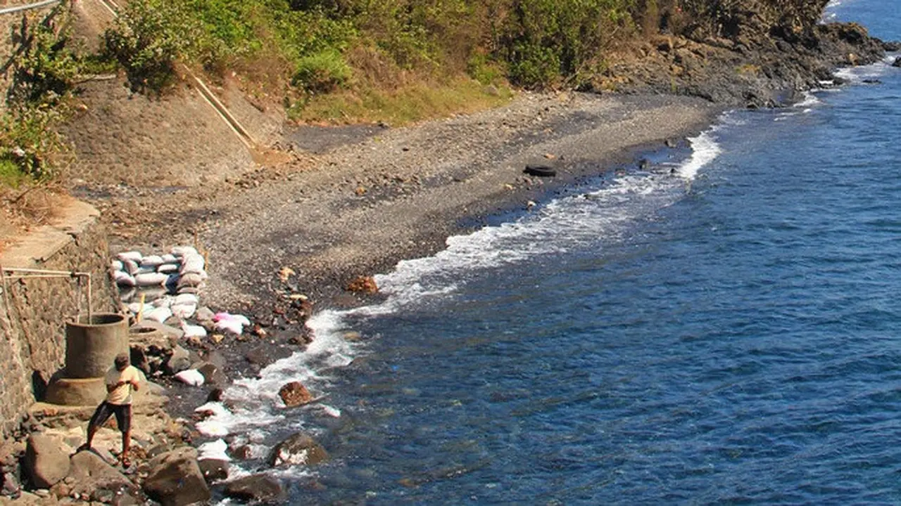 Pantai Watu Dodol