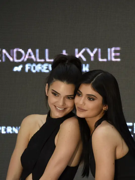 Karier Kylie Jenner selalu di dukung oleh keluarga besar Kardashian. Termasuk sang ibunda, Kris Jenner. (AFP/Bintang.com)