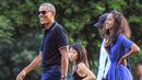 Senyum Barack Obama saat berwisata di Candi Borobudur di Magelang, Jawa Tengah, Indonesia, (28/6). (AP Photo / Slamet Riyadi)