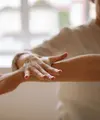 Ketegangan otot, napas yang terasa pendek, hingga sulit merasa rileks bisa menjadi alasan untuk mulai memperhatikan sinyal tubuh saat menghadapi tekanan sehari-hari. (Foto/Dok: Pexels)