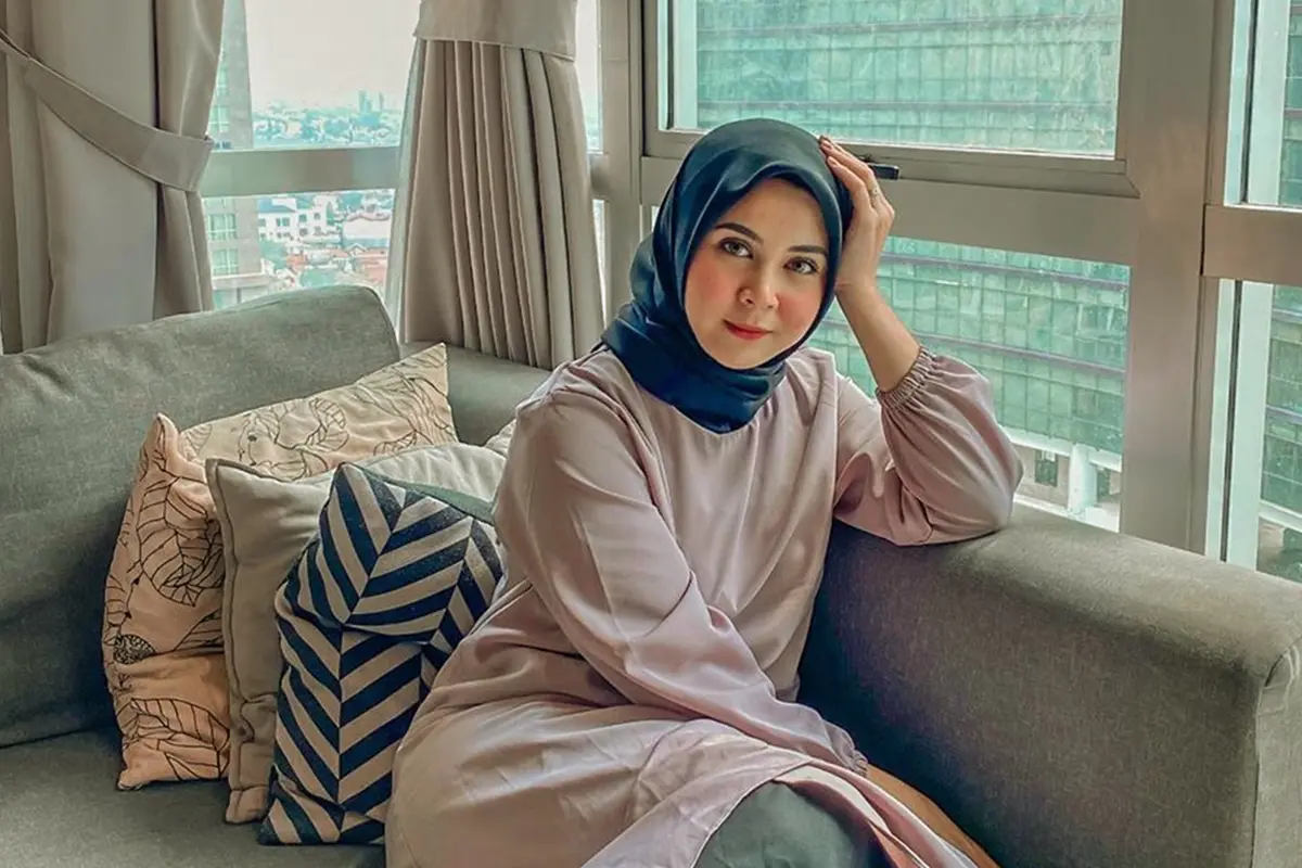 FOTO: Gaya Hijab Kesha Ratuliu, Cantik Memukau dan Simpel