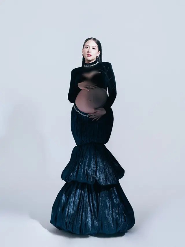 Adhisty Zara maternity shoot (instagram.com/zaraadhsty)