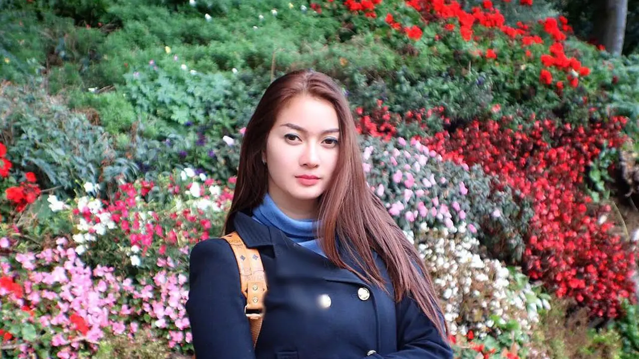 Batal Menikah, Ini 6 Pesona Razer Patricia Mantan Tunangan Rezky Aditya