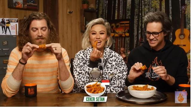 6 Momen Agnez Mo Kenalkan Pempek hingga Martabak Manis di Amerika, Bikin Bangga