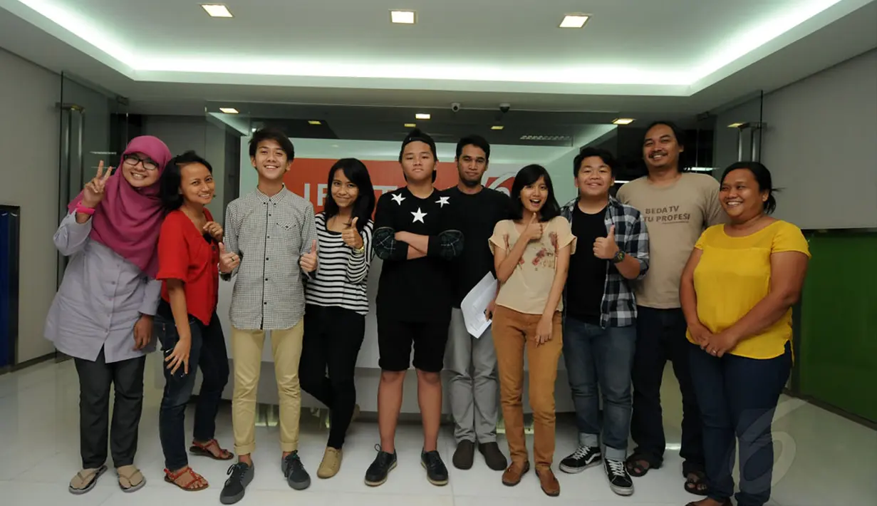 Personil CJR berfoto bersama dengan awak redaksi Liputan6.com usai melakukan sesi wawancara di markas Liputan6.com di Jakarta, Senin (22/12/2014). (Liputan6.com/Helmi Fithriansyah)