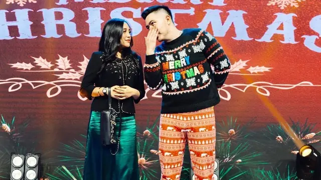 Punya Kekasih Anak Pendeta, Ini 6 Salmafina dan Greivance Lumoindong Rayakan Natal Bareng
