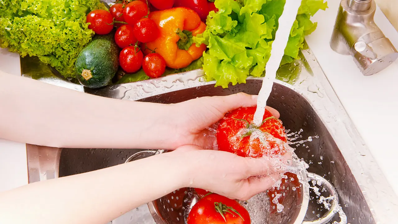 Cara Tepat Cuci Buah dan Sayur