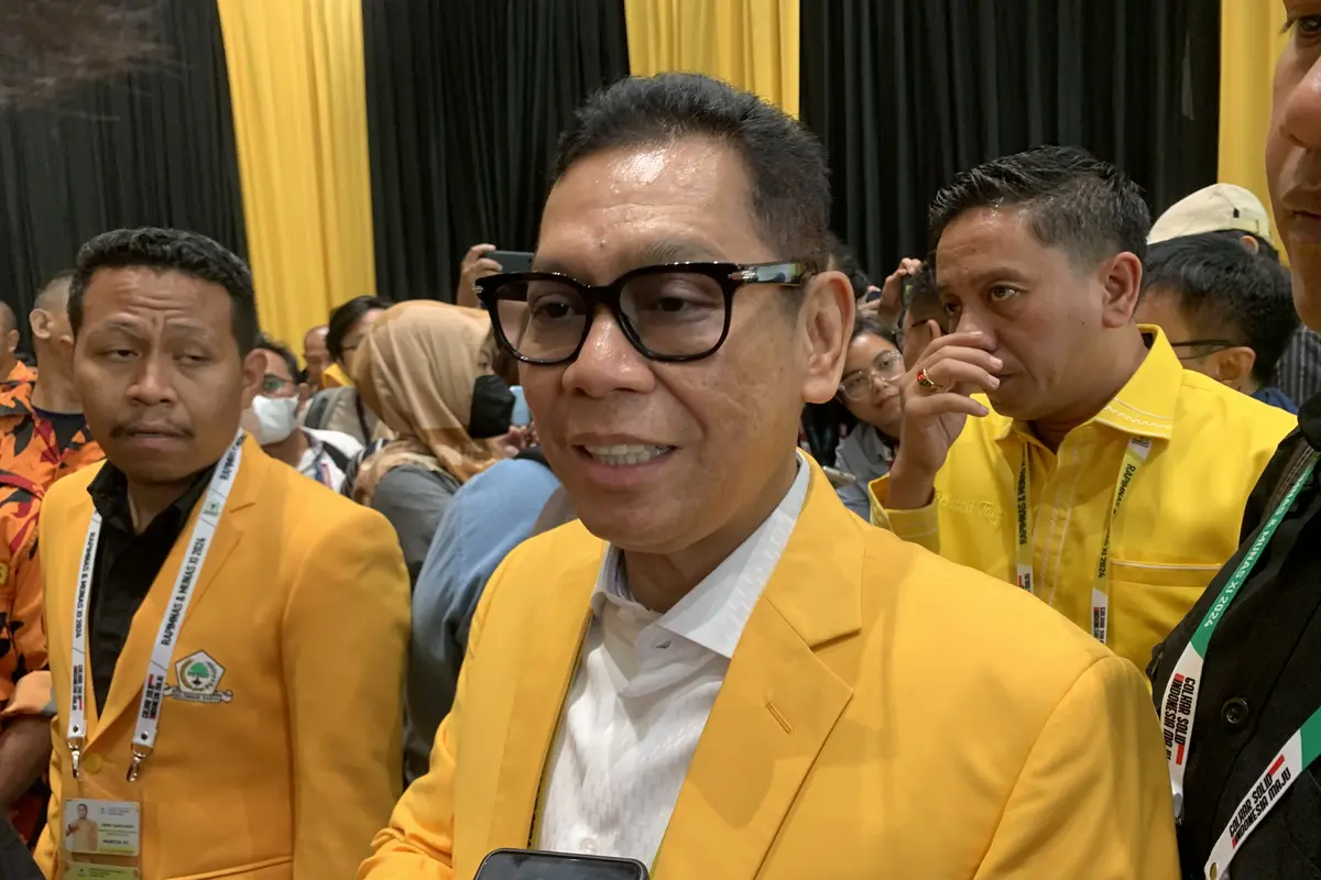 Waketum Golkar, Adies Kadir mengatakan soal peluang Presiden Jokowi menduduki posisi lain seperti Dewan Pembina masih terbuka. (Delvira Hutabarat).