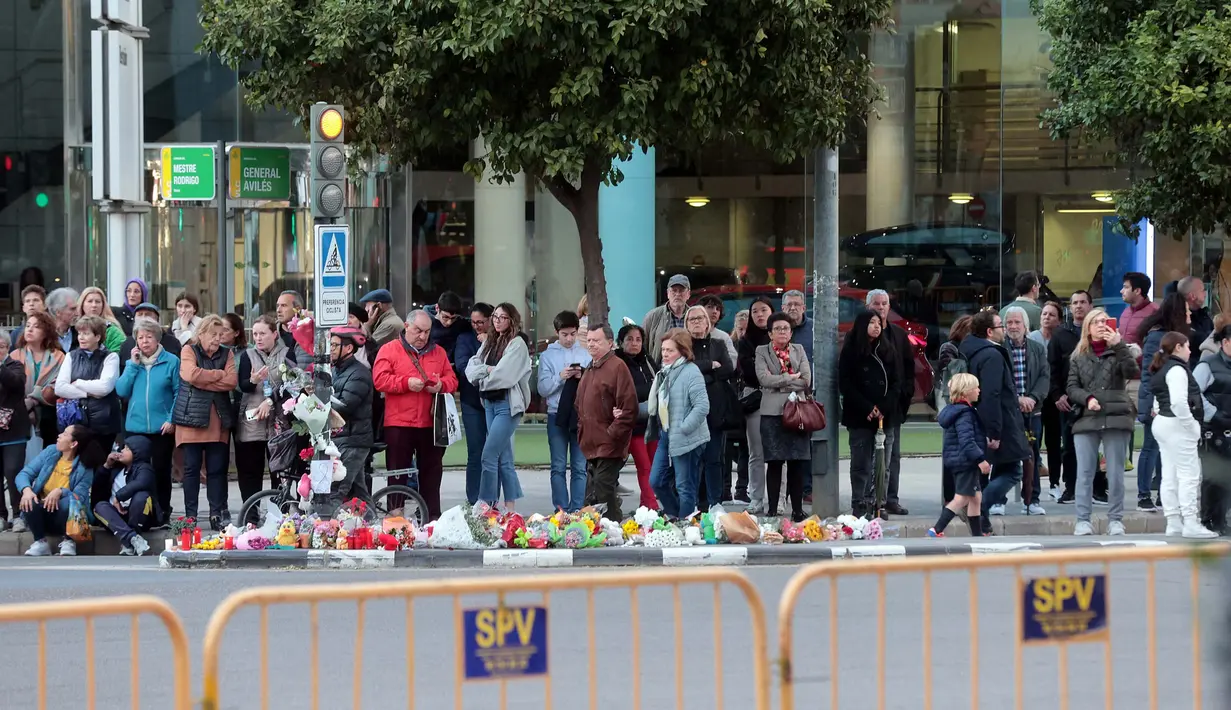 Kebakaran besar menghanguskan bangunan apartemen di Valencia, Spanyol pada pada Kamis (22/2/2024) malam. (Mao/AFP)