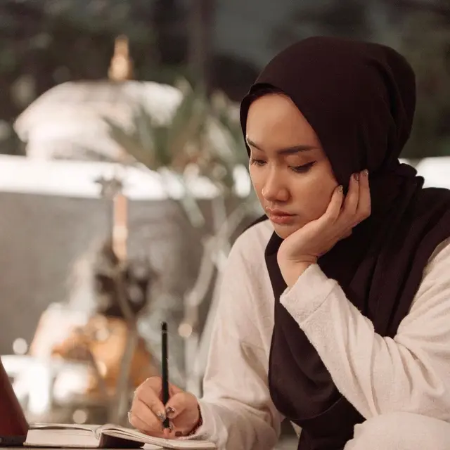 Kini Putuskan Pakai Nama Asli untuk Berkarier, Ini 6 Potret Terbaru Cita Citata