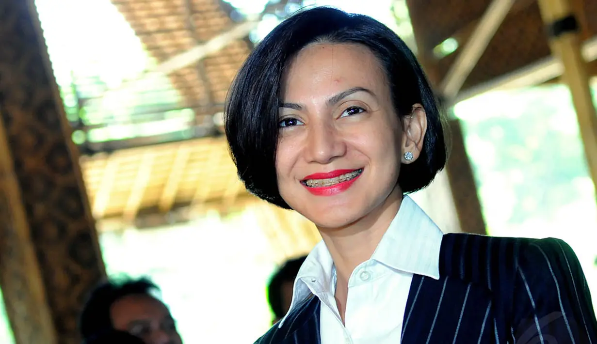 Diakui Wanda Hamidah, usai diberhentikan sebagai kader dan anggota PAN dirinya akan fokus dalam kegiatan sosial di luar partai politik, Jakarta, (16/9/14). (Liputan6.com/Faisal R Syam) 