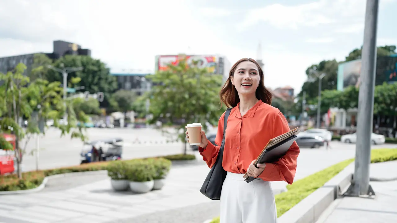 Intip Beauty Essentials Wajib Ada di Tas Wanita Aktif, Jangan Lupa Bawa Lip Tint dan Parfum
