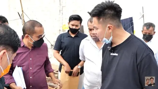 Baim Wong melihat pembangunan rumahnya