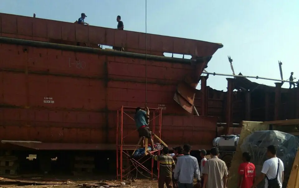 Kapal Argo di galangan kapal milik PT Harapan Teknik Shipyard meledak. Foto: (Yandhi Deslatama/Liputan6.com)