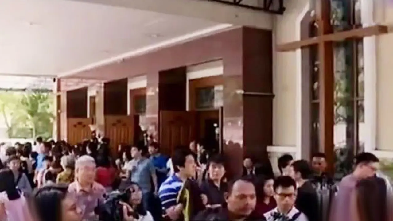 Ahok Ibadah Jumat Agung