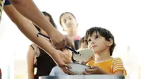 Tangan anak dapat digunakan untuk menghitung kebutuhan gizi dan nutrisi anak.