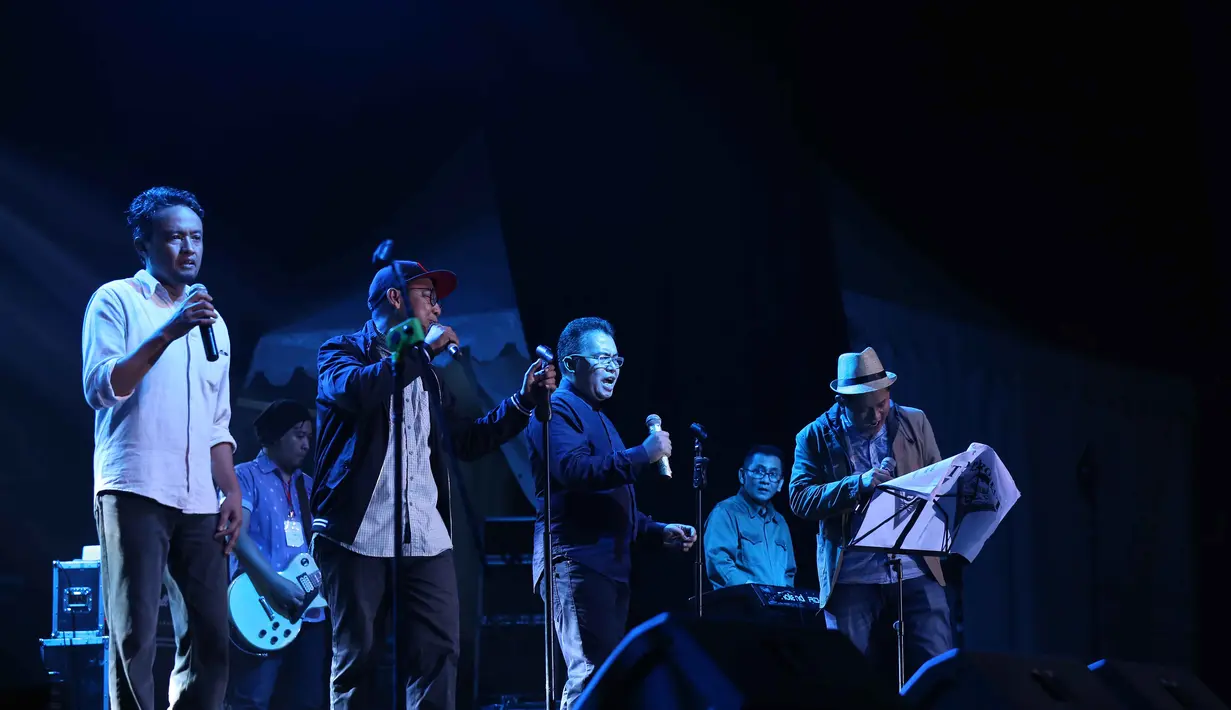 P Project membawakan 10 lagu di acara musik 90’s Festival. Konser ini sendiri digelar sebagai ajang reunian bagi para musisi 90-an yang sudah lama menghilang. (Nurwahyunan/Bintang.com)