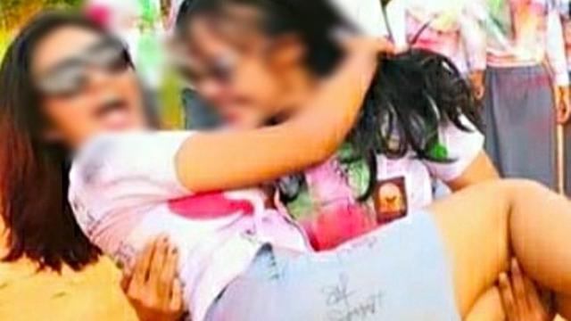 Salah satu foto yang diunggah siswi merayakan kelulusan di tengah pandemi virus corona.