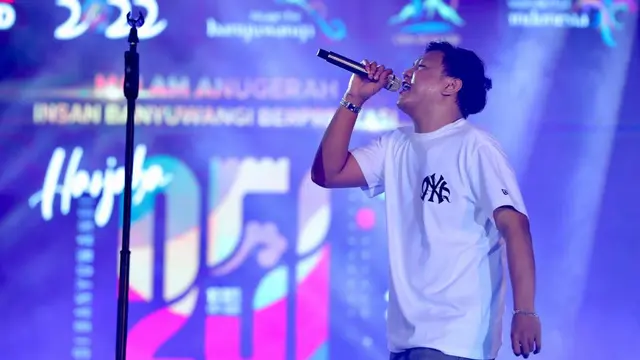 Tampil di Malam Puncak Harjaba, Denny Caknan: Banyuwangi Tambah Keren Saja