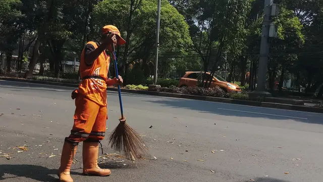 Petugas Kebersihan Jakarta. (Liputan6.com/Ady Anugrahadi)
