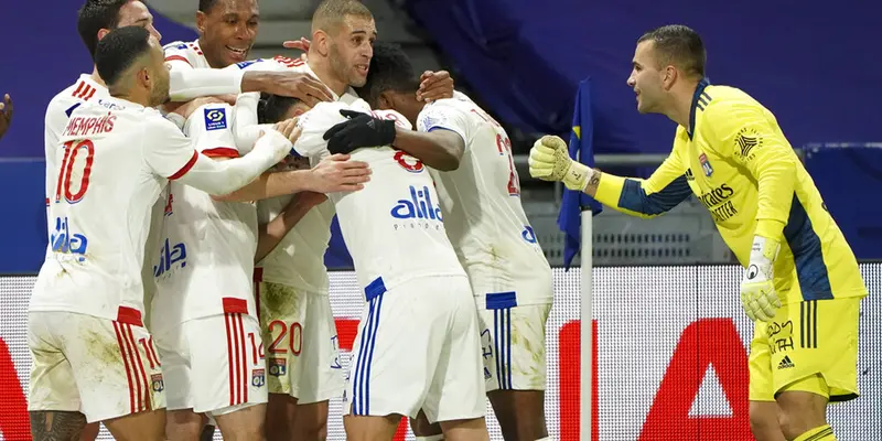 FOTO: Tekuk Bordeaux, Lyon Gantikan PSG dari Puncak Klasemen Liga Prancis