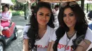 Senyum menggoda para wanita cantik di perhelatan Papilion Fun Golf Competition, Jakarta, Jumat (8/5/2015). Kehadiran para wanita cantik ini menjadi warna tersendiri pada pertandingan golf tersebut. (Liputan6.com/Herman Zakharia)